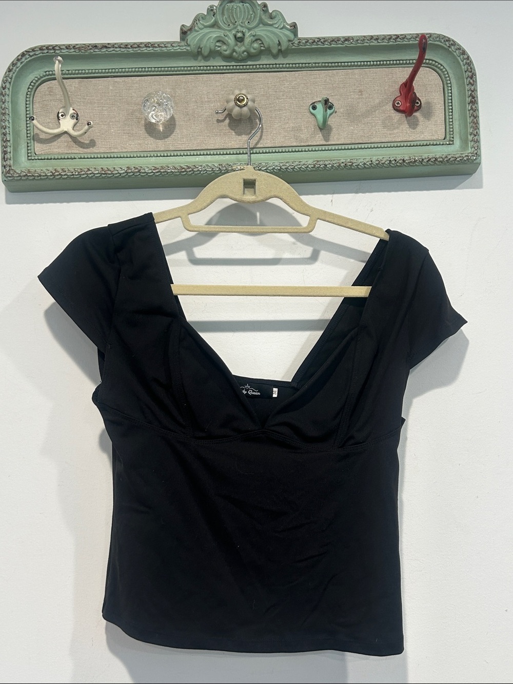 Trendy Queen Black sexy Scoop Neck Cap Sleeve Crop Top women’s medium